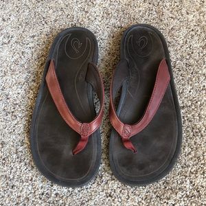 Olukai size 9 wine leather sandals
